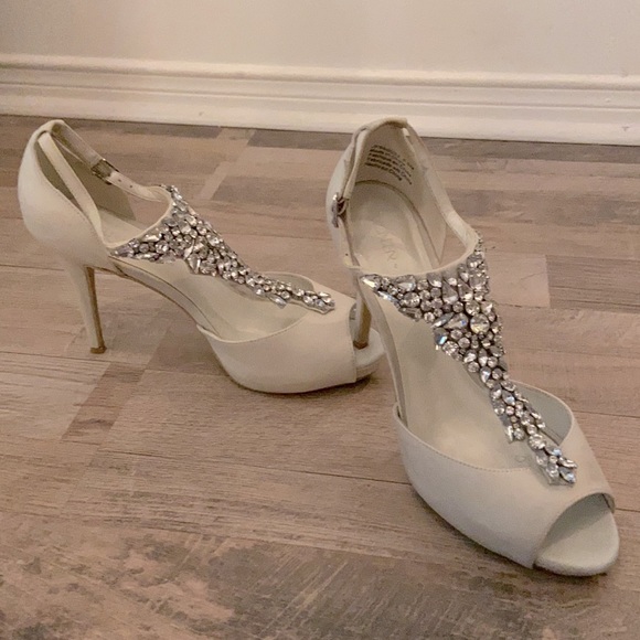 NEW Jenny Packham White Sparkly Heels, size 8.5 - Picture 4 of 5